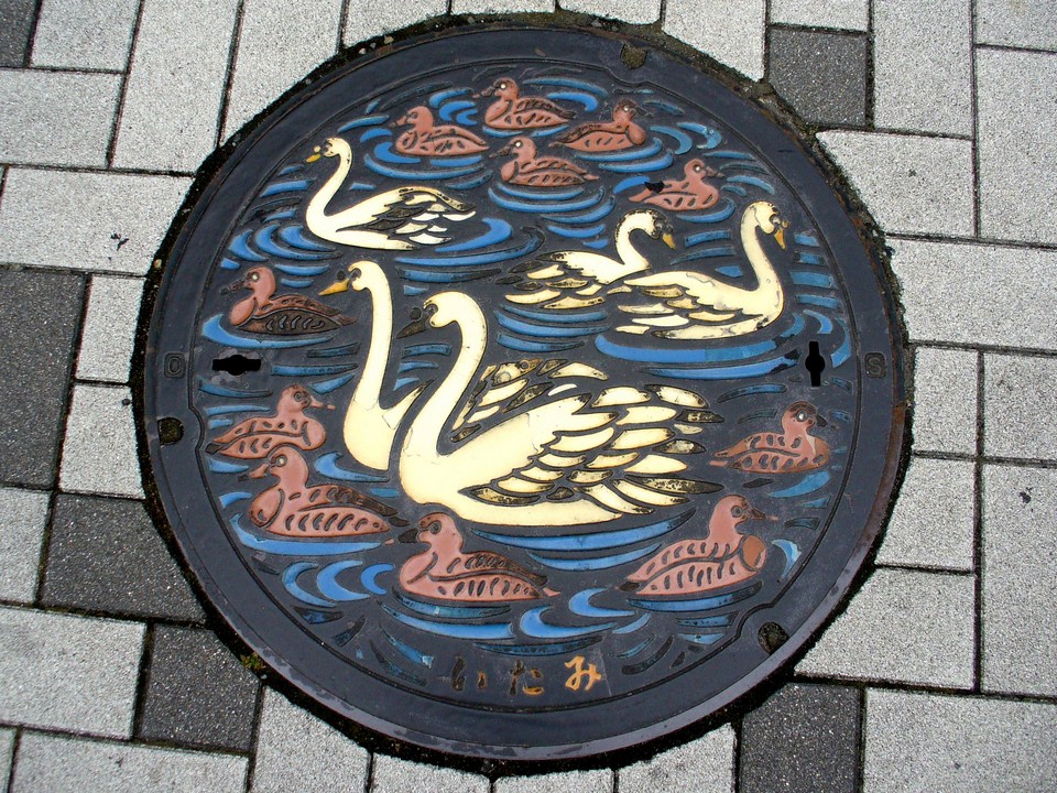 Japanese-manhole-cover-art by S.Morita photographer