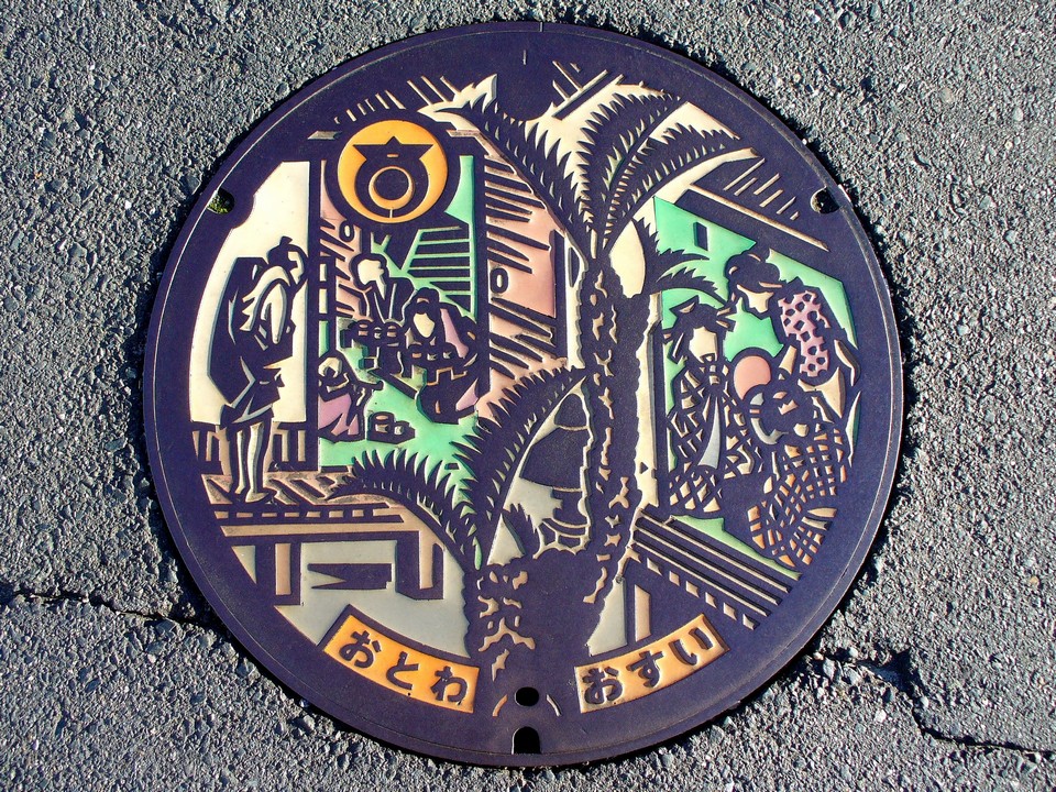 Japanese-manhole-cover-art by S.Morita photographer