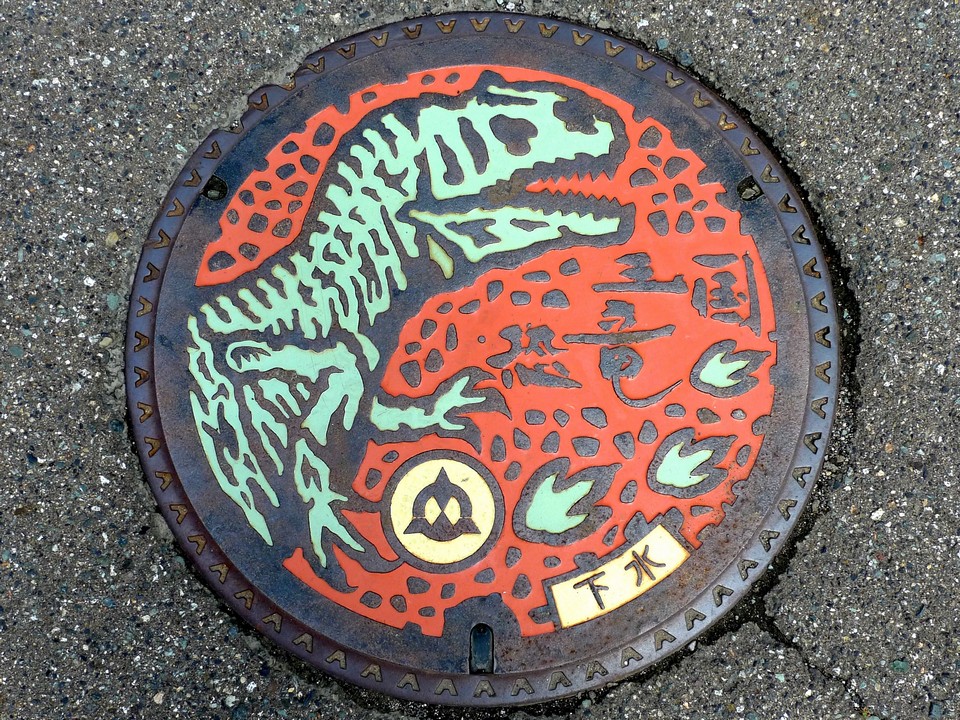 Japanese-manhole-cover-art by S.Morita photographer