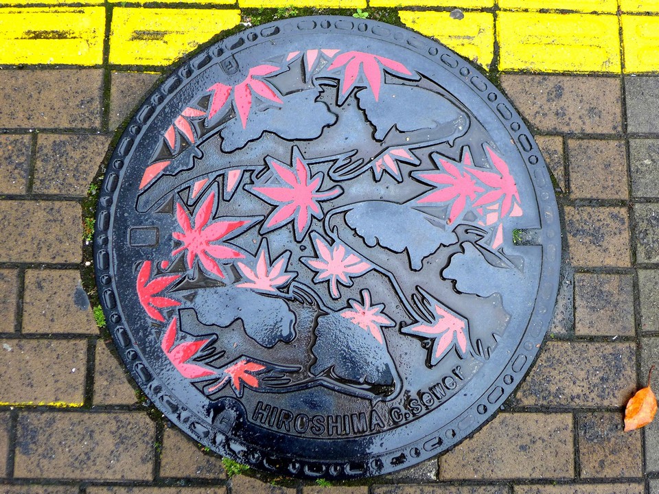 Japanese-manhole-cover-art by S.Morita photographer