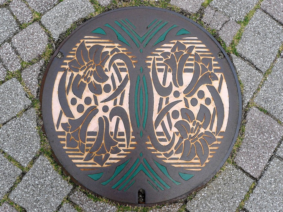 Japanese-manhole-cover-art by S.Morita photographer