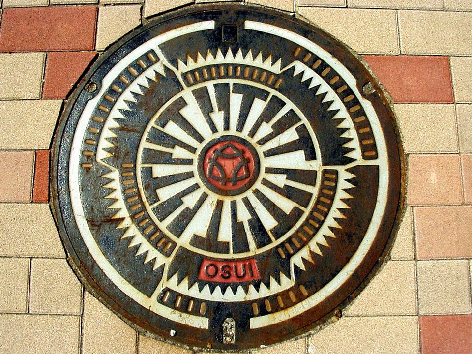 Japanese-manhole-cover-art by S.Morita photographer (6)