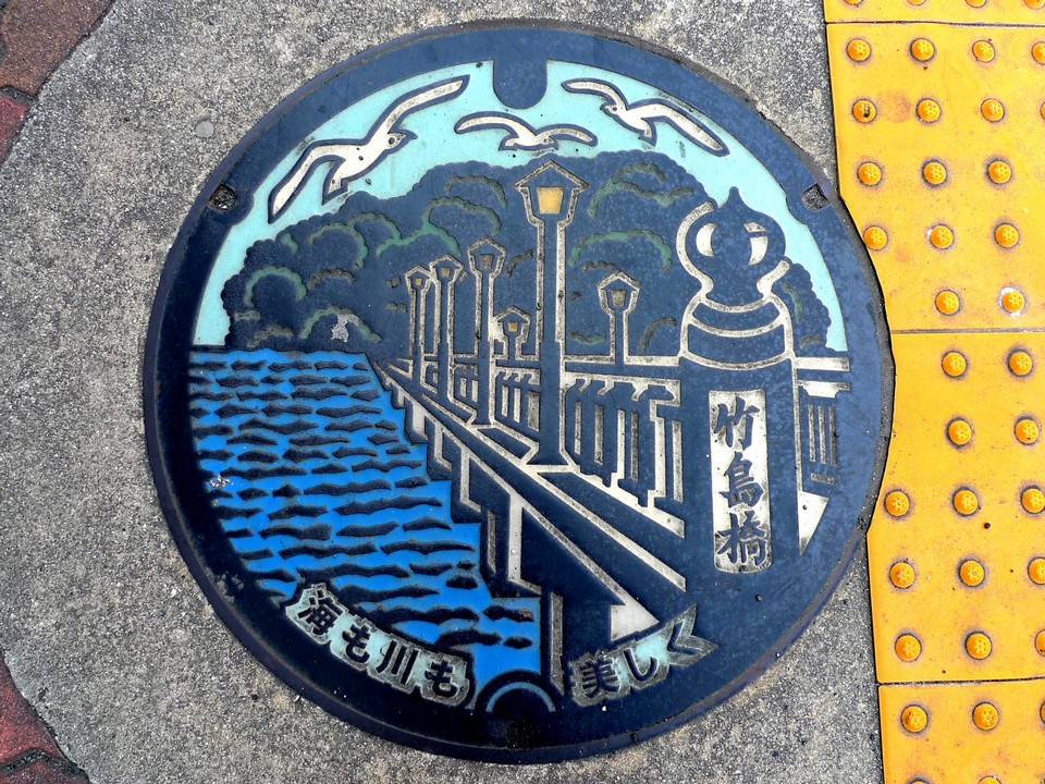 Japanese-manhole-cover-art by S.Morita photographer