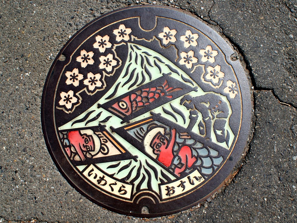 Japanese-manhole-cover-art by S.Morita photographer