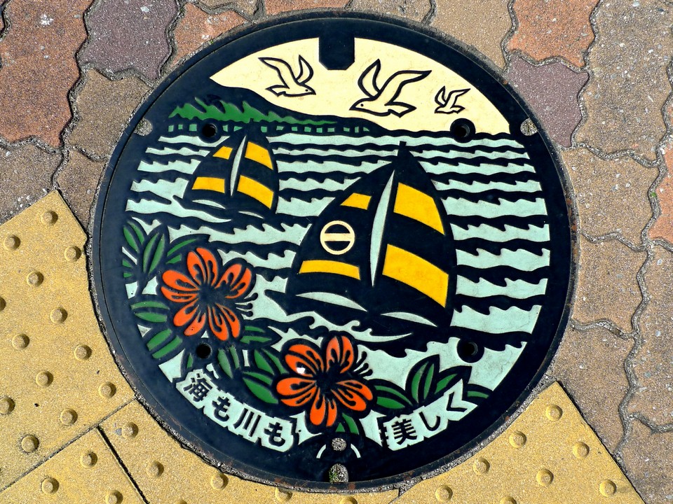 Japanese-manhole-cover-art by S.Morita photographer