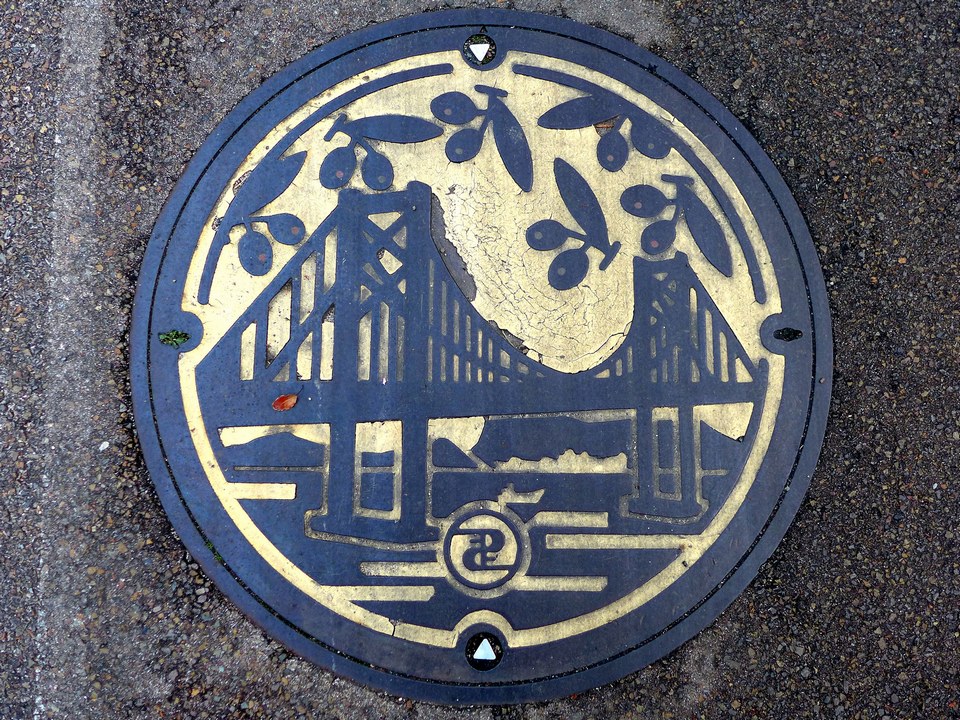 Japanese-manhole-cover-art by S.Morita photographer