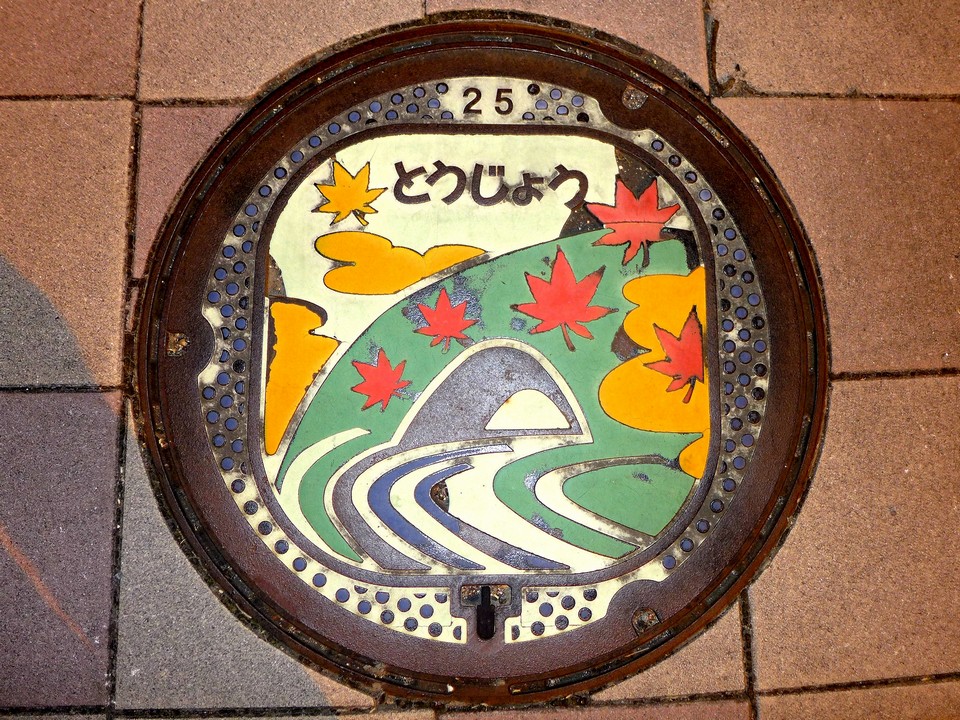Japanese-manhole-cover-art by S.Morita photographer