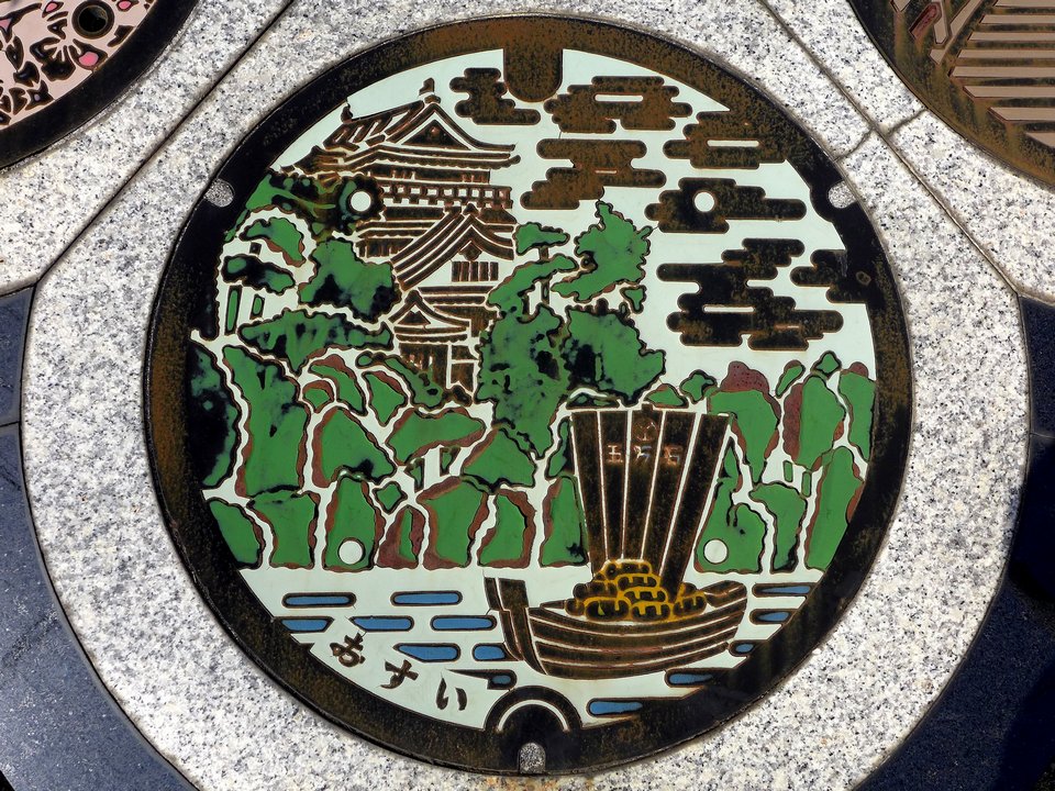 Japanese-manhole-cover-art by S.Morita photographer