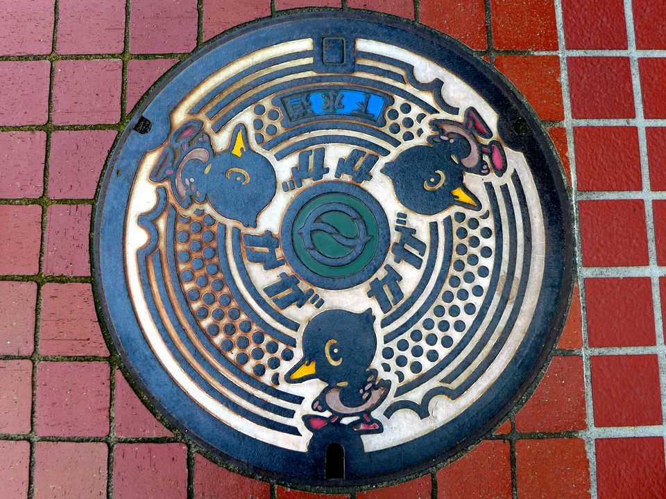 Japanese-manhole-cover-art by S.Morita photographer