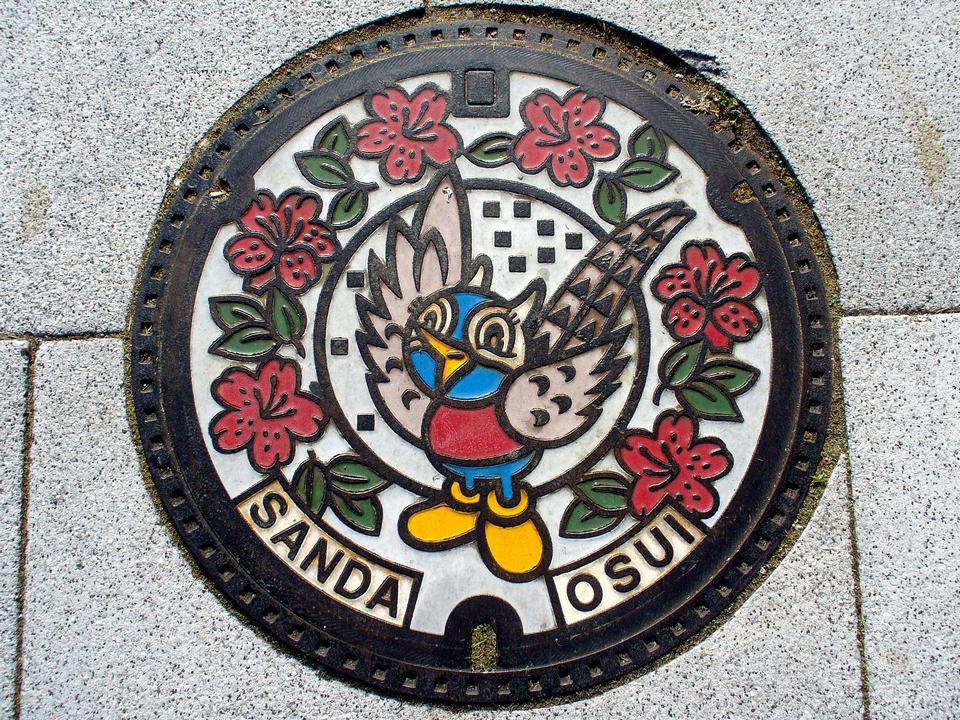 Japanese-manhole-cover-art by S.Morita photographer