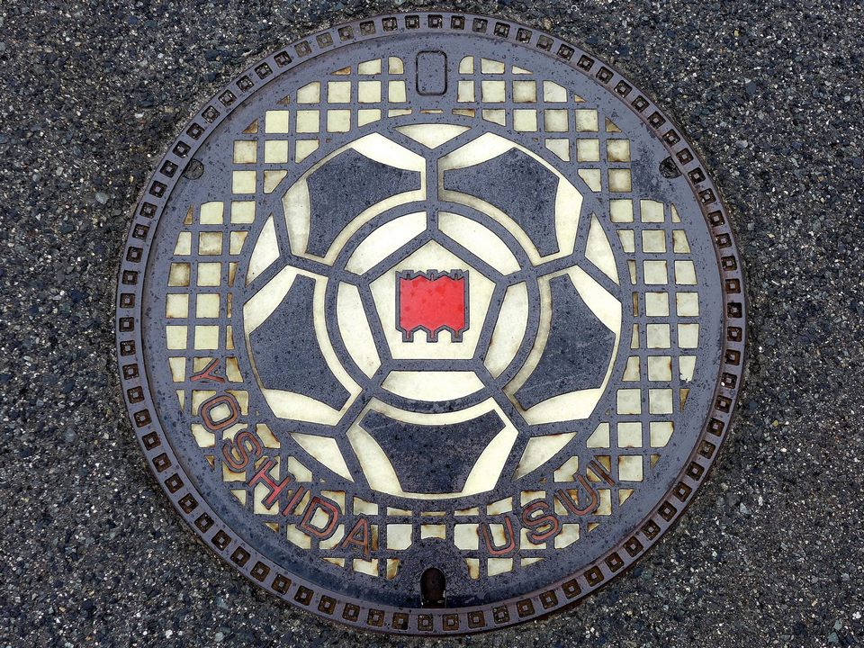 Japanese-manhole-cover-art by S.Morita photographer (9)