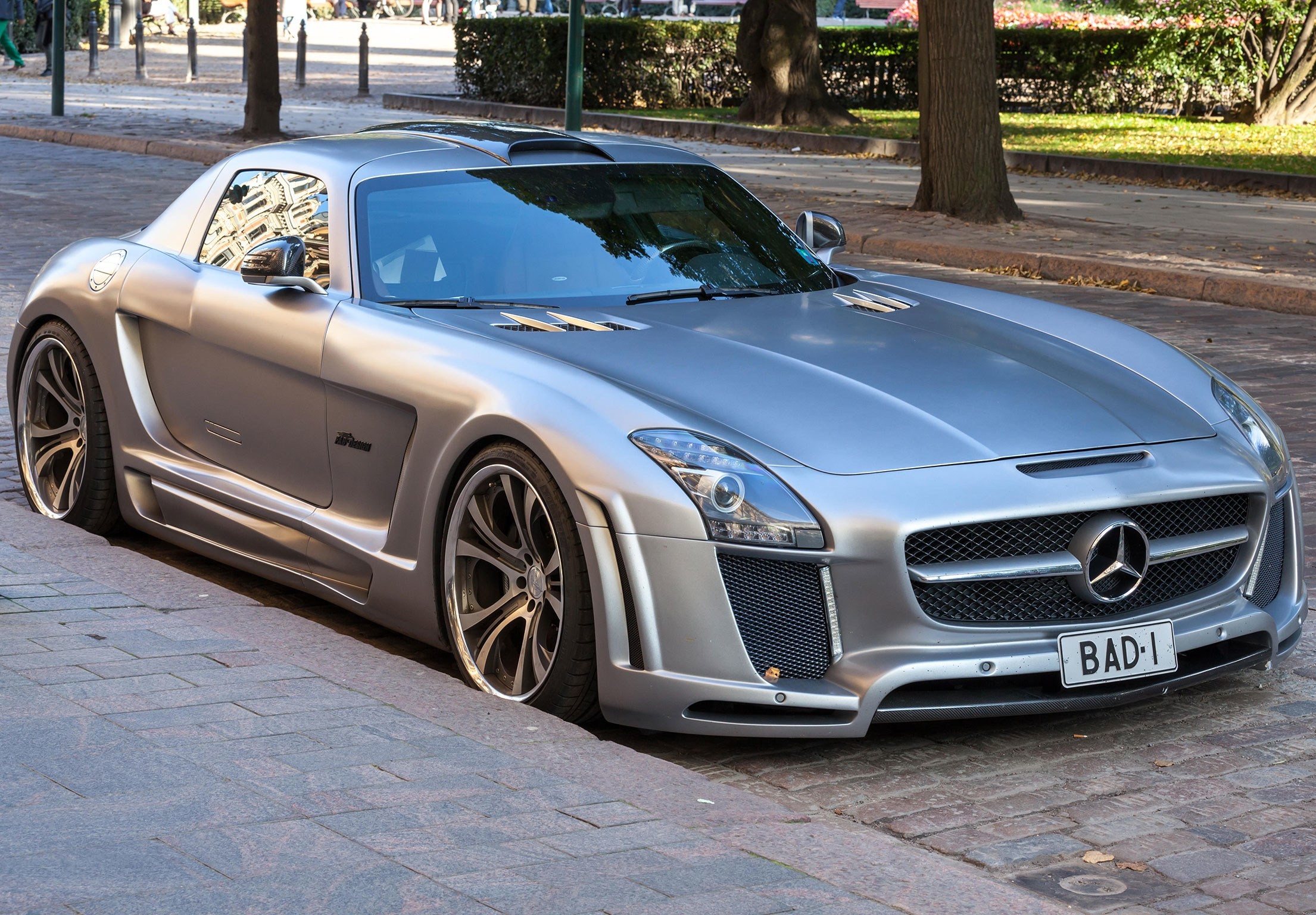 Mercedes-Benz-SLS-AMG-Roadster