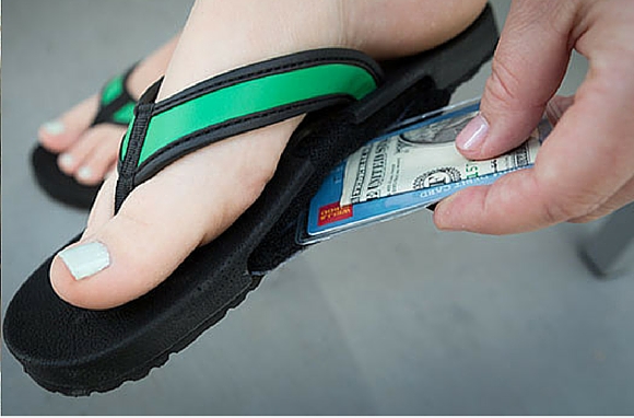 SlotFlops tips on how to to keep and hide valueables while travelling