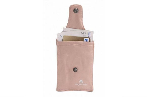 Stealthy-Bra-Pouches tips on how to to keep and hide valueables while travelling