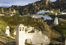 living in cave houses in andalucia southern spain (1)