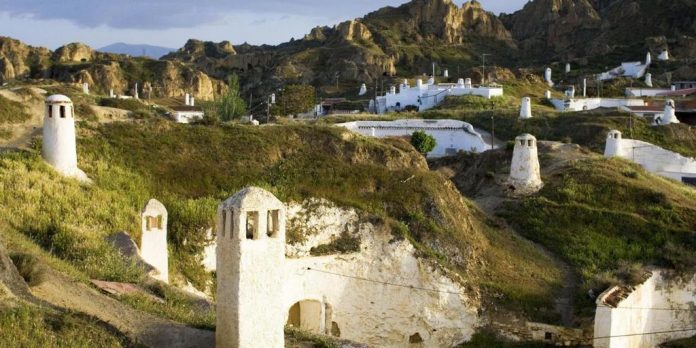 living in cave houses in andalucia southern spain (1)