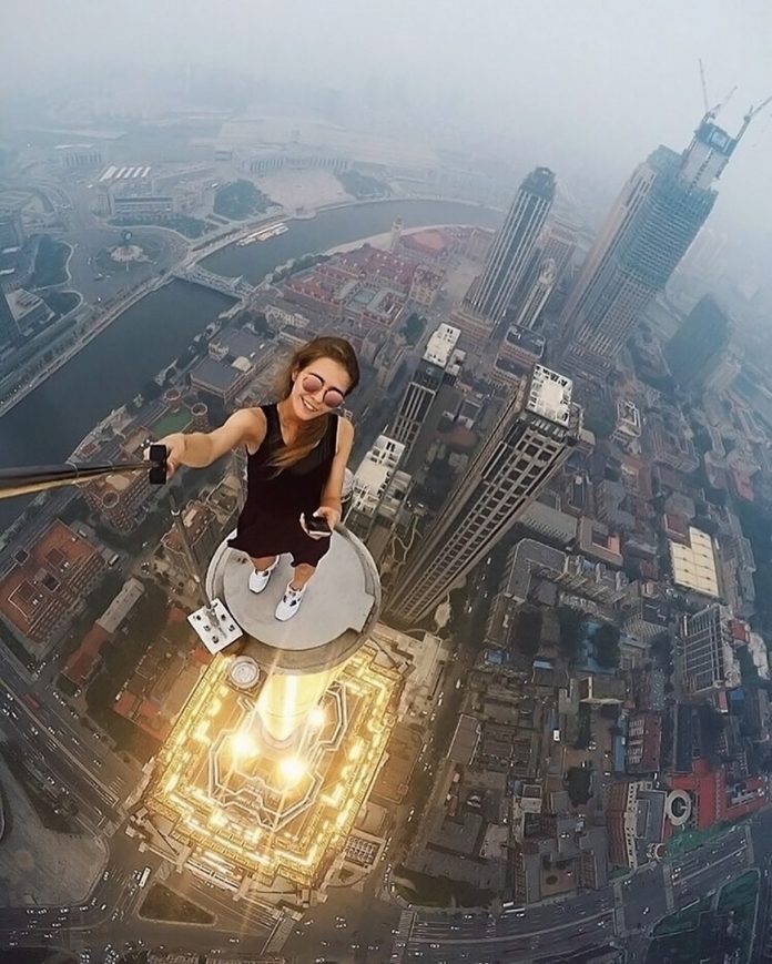 roof-climbing-girl-dangerous-selfies-angela-nikolau-russia-photos adventure (1)