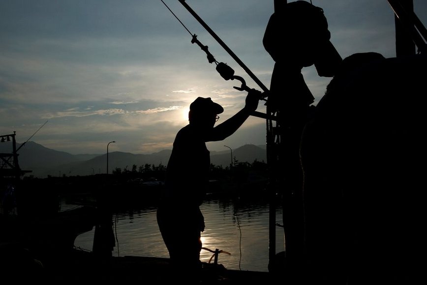 sulfuric fire fishing in Jinshan taiwan (2)