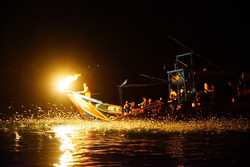 sulfuric fire fishing in Jinshan taiwan (20)