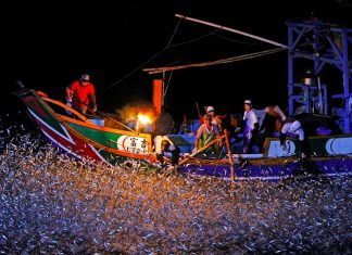 sulfuric fire fishing in Jinshan taiwan (21)