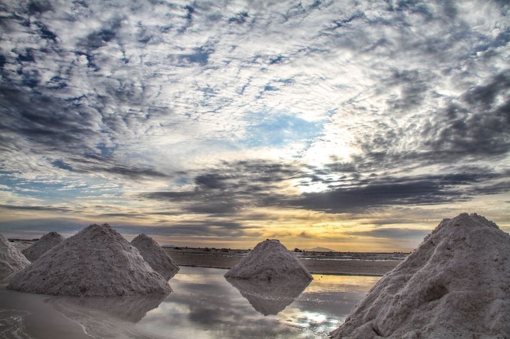salt pan, trave guide, Salar de Uyuni, Bolivia