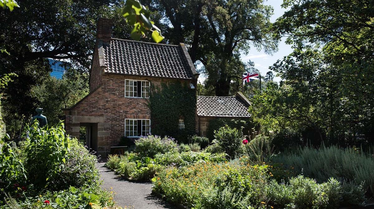 Fitzroy_Gardens melbourn australia in winter house 3