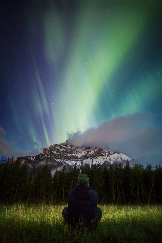 auroras Cascade moutain banff