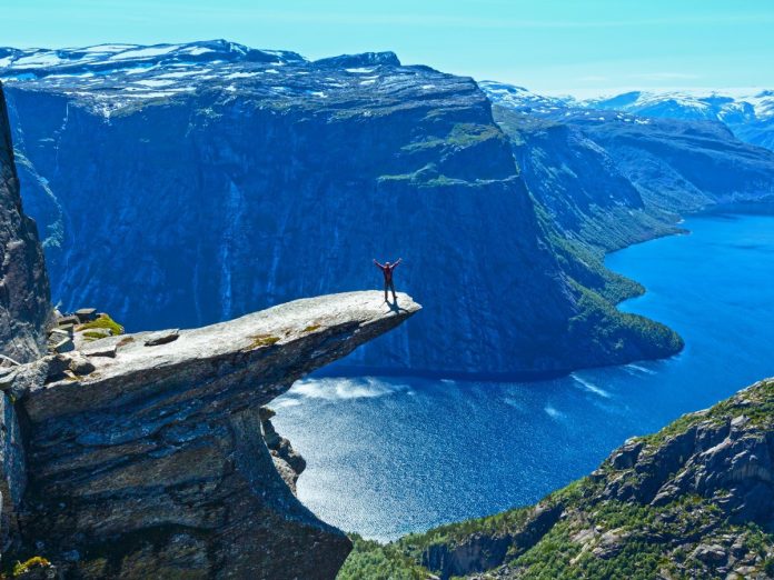 12-trolltunga-cliff-hordaland-county-norway -trolltunga-cliff-hordaland-county-norway