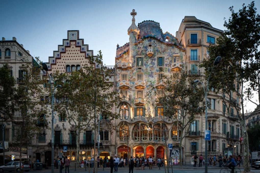 Casa_Batllo_Overview_Barcelona_Spain-tourist attractions