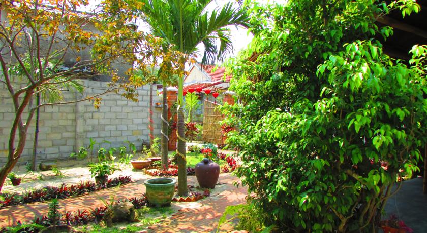 red flower cottage homestay hoi an travel where to stay on budget (4)