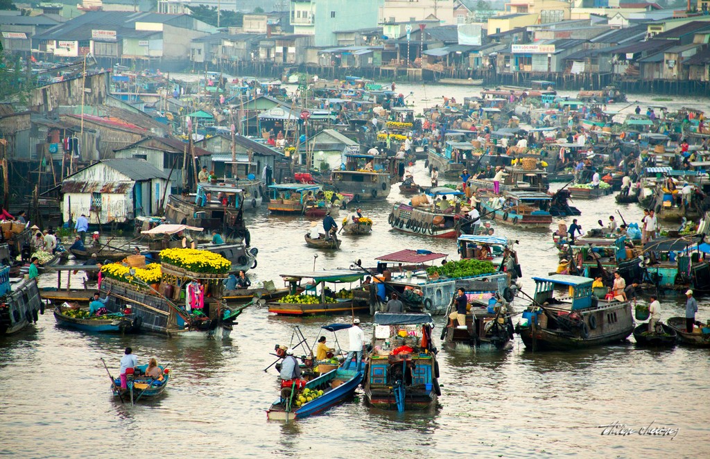 cai be floating market tien giang province