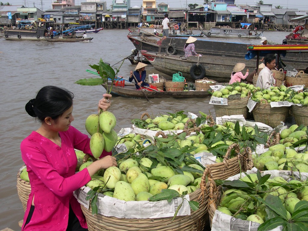 cai rang floating market can tho province mekong delta attractions