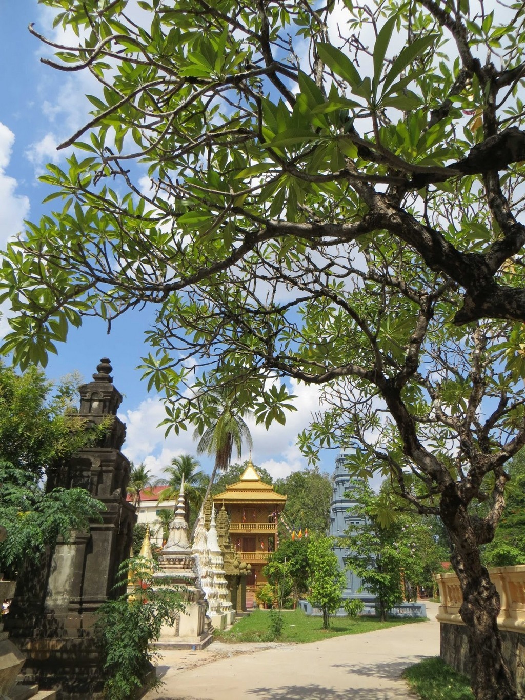 Wat Damnak Pagoda siem reap Image by: best places to visit in siem reap blog.