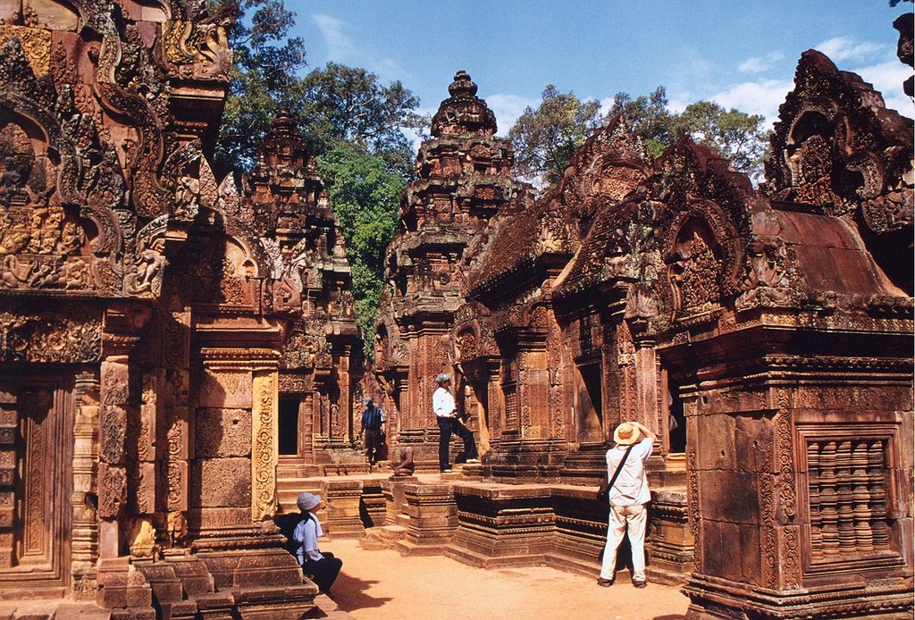Prasat Banteay Srei cambodia Image: siem reap tourist attractions blog.