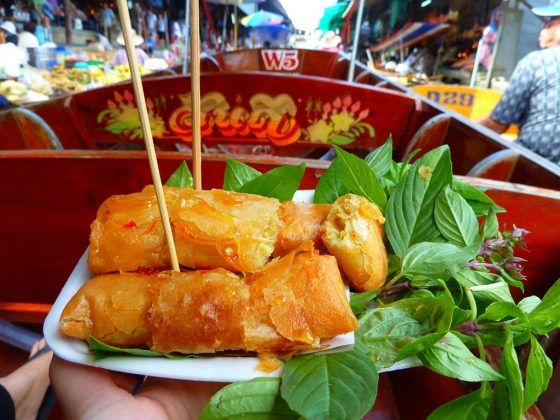 Damnoen Saduak floating market