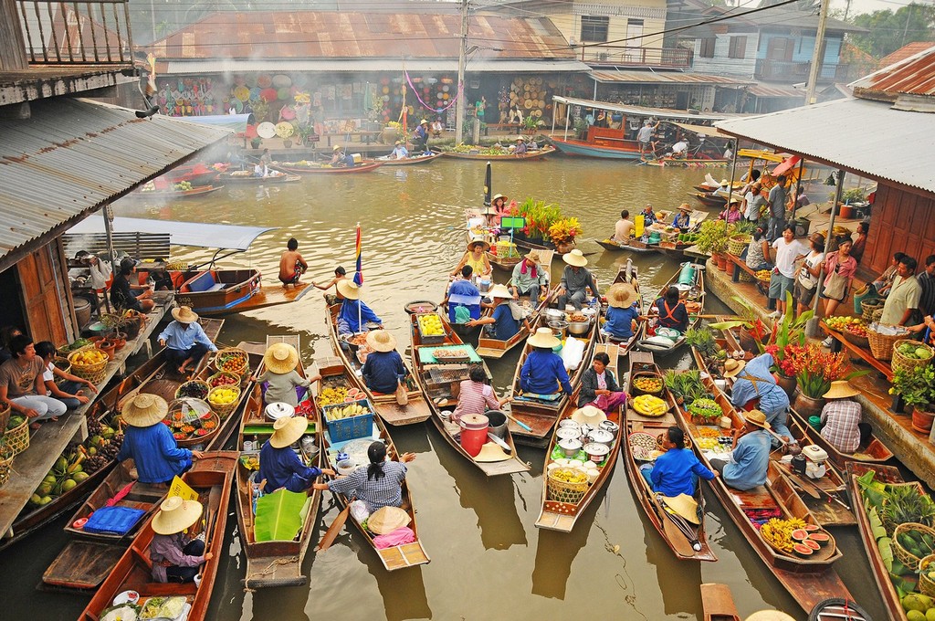 damnoen saduak floating market