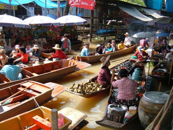Damnoen Saduak floating market