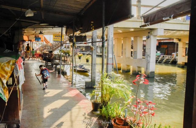 Amphawa floating market