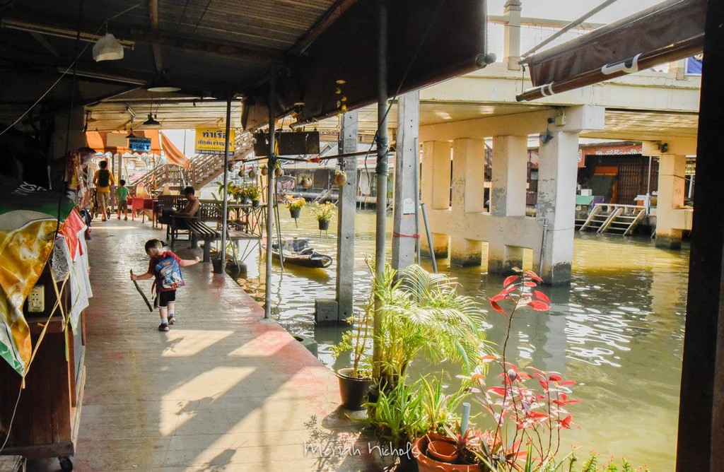 Amphawa floating market