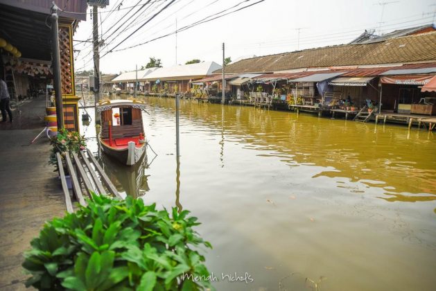 Amphawa floating market