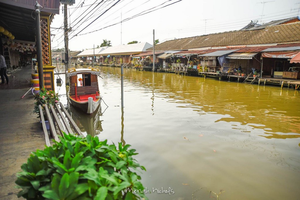 Amphawa floating market