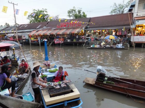 Amphawa floating market