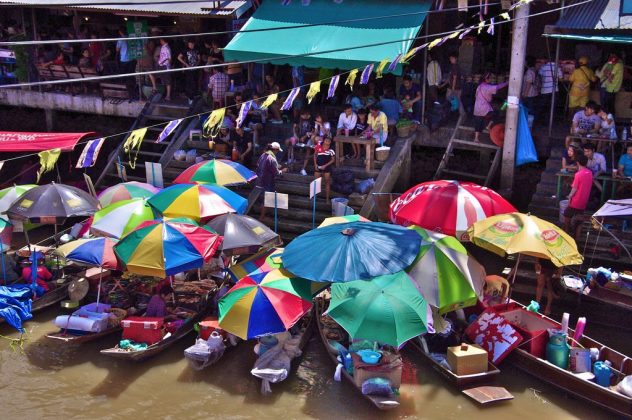 Amphawa floating market