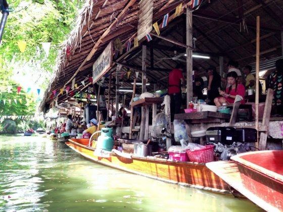 Taling Chan floating market