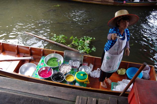 Taling Chan floating market