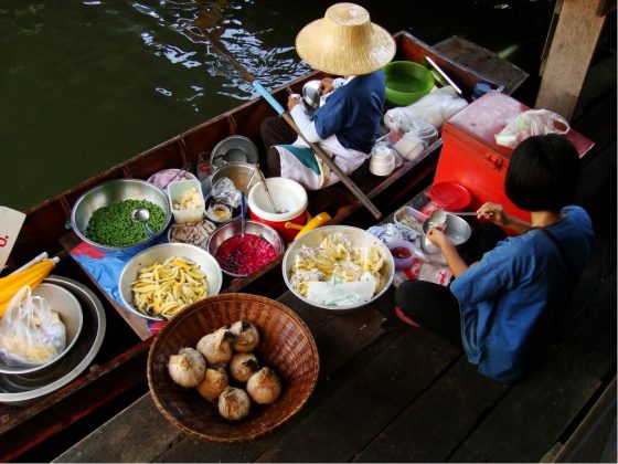 Taling Chan floating market