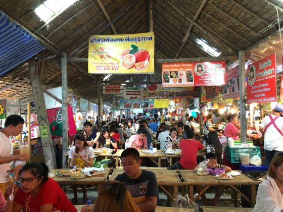 Khlong Lat Mayom Floating Market