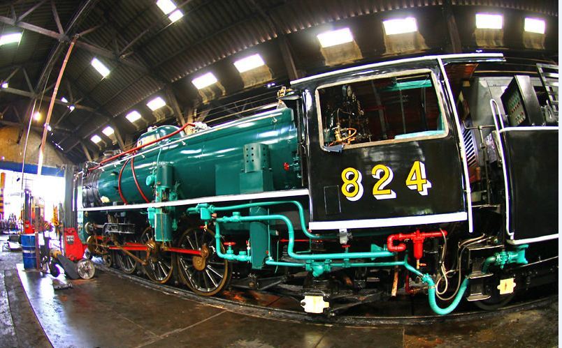 visit-the-old-thon-buri-railway-station-free-experience-when-traveling-to-bangkok