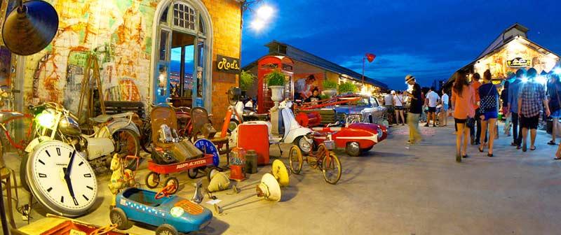 rod-fai-market-bangkokfree-experience-when-traveling-to-bangkok