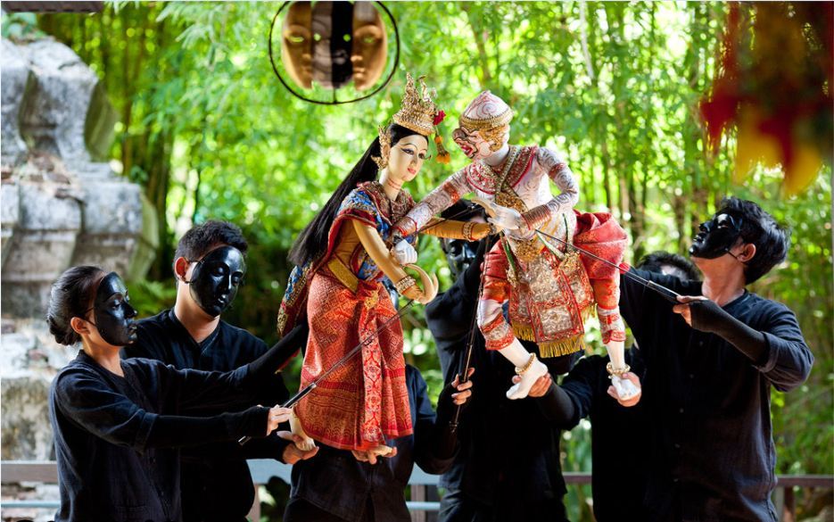 traditional-thai-puppet-show-in-the-artists-house-free-experience-when-traveling-to-bangkok